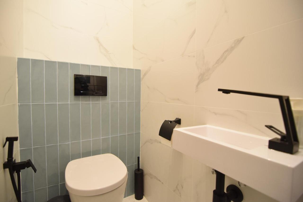 Beautiful Apartment In Old City Bukarest Exteriör bild