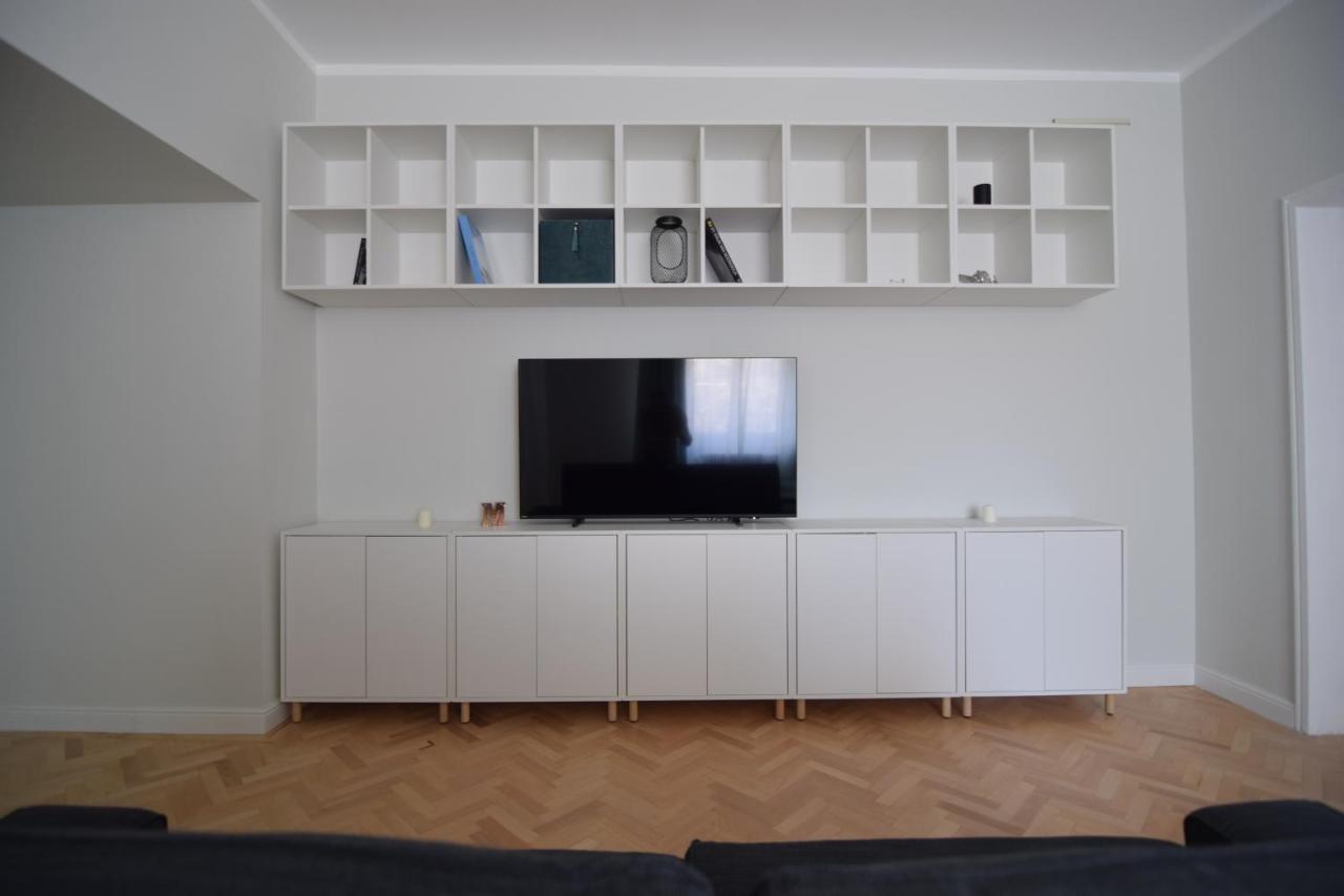 Beautiful Apartment In Old City Bukarest Exteriör bild