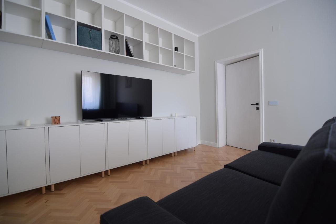 Beautiful Apartment In Old City Bukarest Exteriör bild
