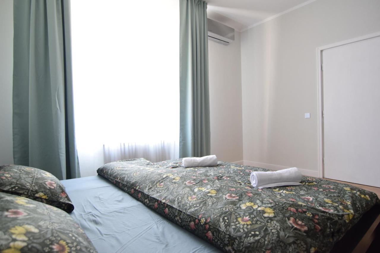Beautiful Apartment In Old City Bukarest Exteriör bild