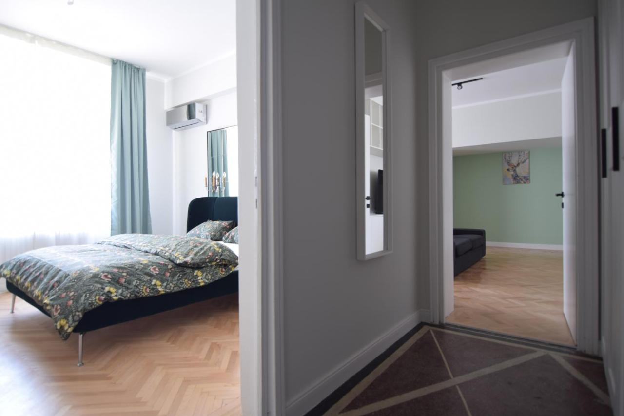 Beautiful Apartment In Old City Bukarest Exteriör bild