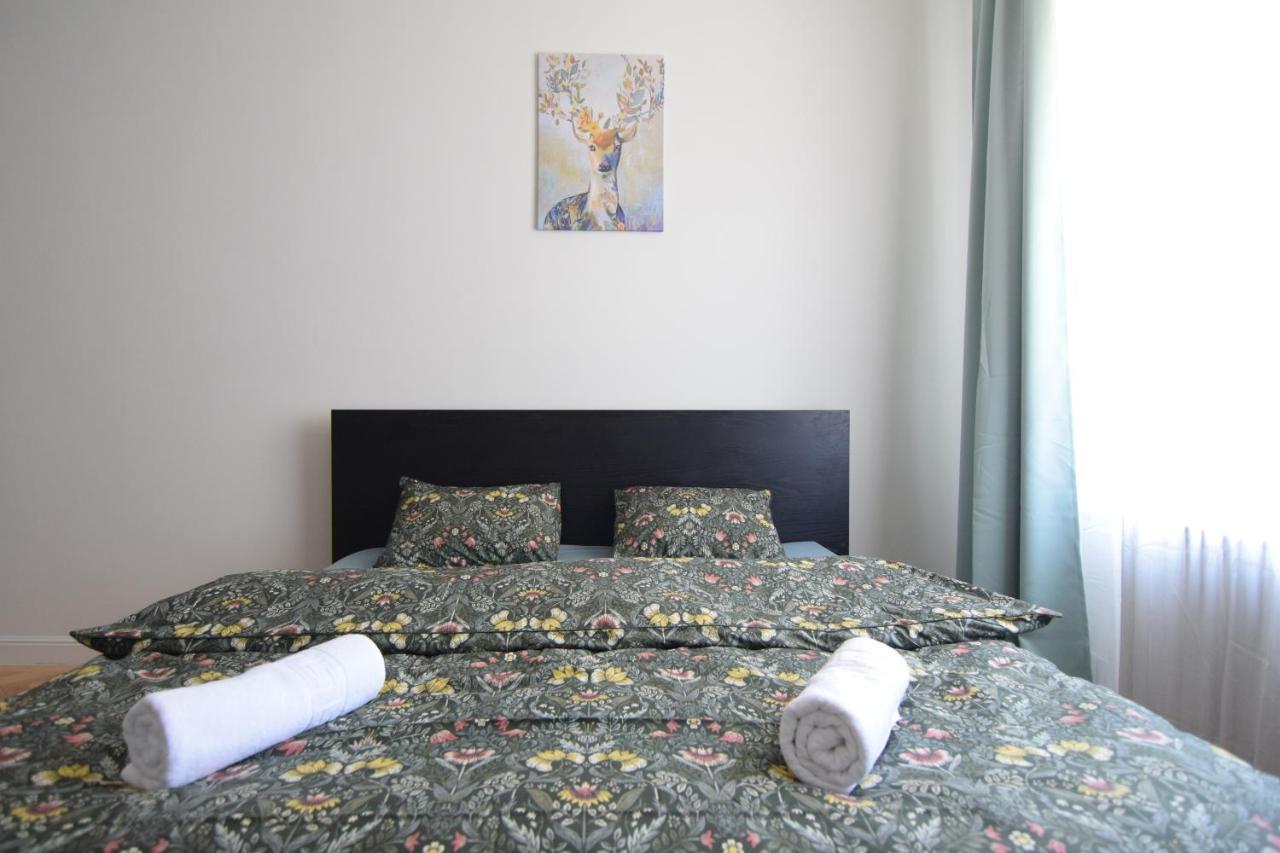 Beautiful Apartment In Old City Bukarest Exteriör bild